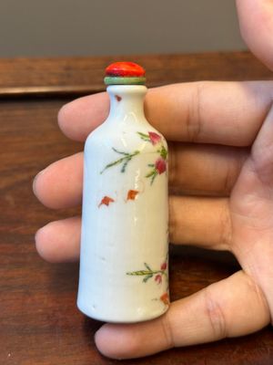 Quatre tabatières en porcelaine de Chine famille rose et rouge de fer, marque de Qianlong and Yongzheng, 19/20ème — photo 19