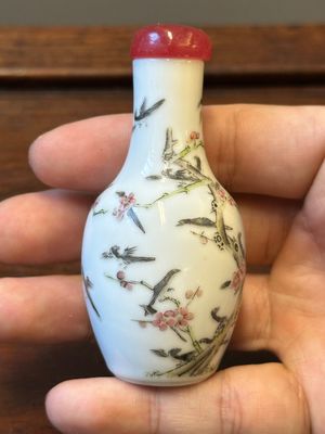 Quatre tabatières en porcelaine de Chine famille rose et rouge de fer, marque de Qianlong and Yongzheng, 19/20ème — photo 28