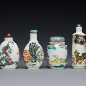 Quatre tabatières en porcelaine de Chine famille rose et verte, 19ème — photo 2