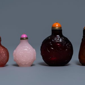 Quatre tabatières en verre rouge et rose, Chine, 19/20ème — photo 2
