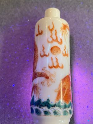 Quatre tabatières et deux vases miniatures en porcelaine de Chine, 19/20ème — photo 6