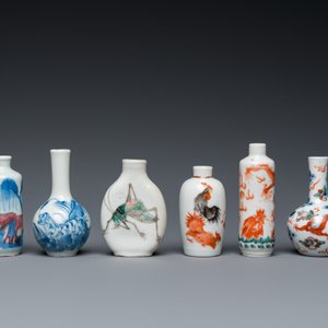 Quatre tabatières et deux vases miniatures en porcelaine de Chine, 19/20ème — photo 2
