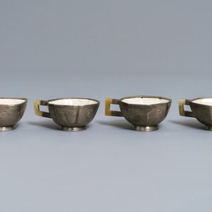 Quatre tasses en grès de Yixing à monture en jade et étain à inscription, Chine, 19/20ème — photo 1