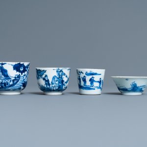 Quatre tasses en porcelaine de Chine en bleu et blanc, 19ème — photo 2