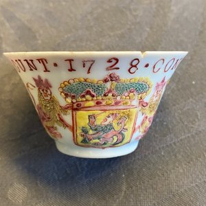 Quatre tasses et deux soucoupes en porcelaine de Chine famille rose, Yongzheng/Qianlong — photo 14