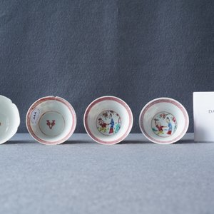 Quatre tasses et deux soucoupes en porcelaine de Chine famille rose, Yongzheng/Qianlong — photo 45