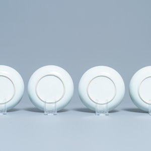 Quatre tasses et soucoupes en porcelaine de Chine à décor doré sur fond bleu monochrome, Qianlong — photo 3