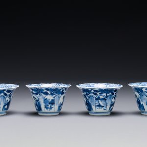 Quatre tasses et soucoupes en porcelaine de Chine en bleu et blanc et un plat à barbe de style Imari, Kangxi Qianlong — photo 7