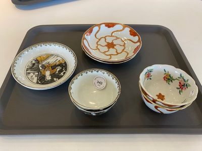 Quatre tasses et soucoupes en porcelaine de Chine en grisaille et rouge de fer, Yongzheng/Qianlong — photo 1