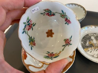Quatre tasses et soucoupes en porcelaine de Chine en grisaille et rouge de fer, Yongzheng/Qianlong — photo 8