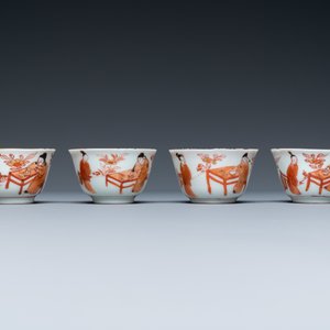 Quatre tasses et soucoupes en porcelaine de Chine en rouge de fer et doré à décor d'un homme et d'une femme à table, Kangxi — photo 4