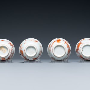 Quatre tasses et soucoupes en porcelaine de Chine en rouge de fer et doré à décor d'un homme et d'une femme à table, Kangxi — photo 8