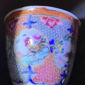 Quatre tasses et soucoupes en porcelaine de Chine famille rose à décor d'animaux, Qianlong — photo 14