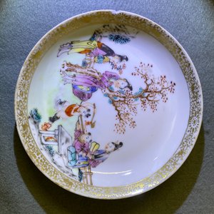 Quatre tasses et soucoupes en porcelaine de Chine famille rose à décor mandarin, Qianlong — photo 17