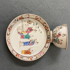 Quatre tasses et soucoupes en porcelaine de Chine famille rose à décor mandarin, Qianlong — photo 32