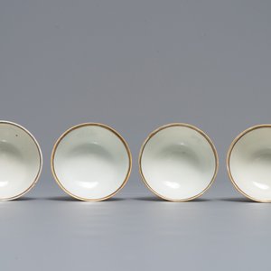 Quatre tasses et soucoupes en porcelaine de Chine famille rose, Qianlong — photo 8