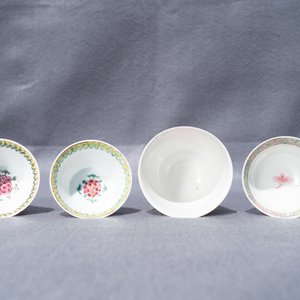 Quatre tasses et soucoupes en porcelaine de Chine famille rose, Yongzheng/Qianlong — photo 22