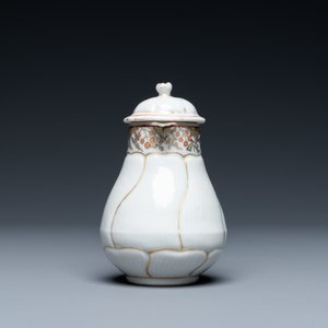 Quatre tasses et soucoupes et une verseuse couverte en porcelaine de Chine en rouge de fer et doré, Yongzheng/Qianlong — photo 11