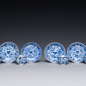 Quatre tasses et soucoupes miniatures en porcelaine de Chine en bleu et blanc, marque papillon, Kangxi — photo 1