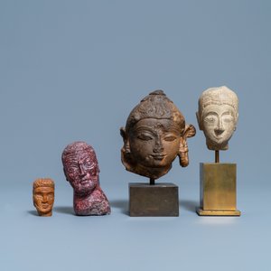 Quatre têtes en pierre sculptée, 17ème et après — photo 2