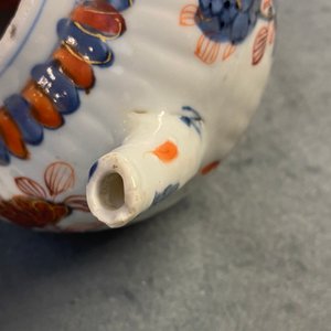 Quatre théières couvertes en porcelaine de Chine de style Imari, Kangxi — photo 22