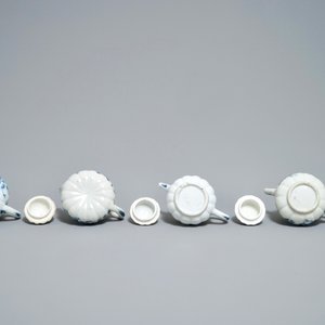 Quatre théières en forme de citrouille en porcelaine de Chine bleu et blanc, Kangxi — photo 7