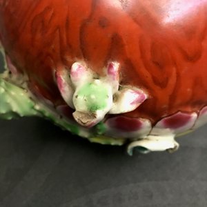 Quatre théières et une boîte à thé en porcelaine de Chine famille rose et verte, Kangxi et après — photo 20