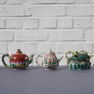 Quatre théières et une boîte à thé en porcelaine de Chine famille rose et verte, Kangxi et après — photo 6