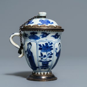 Quatre théières et verseuses en porcelaine de Chine famille rose et bleu et blanc, Kangxi/Qianlong — photo 18