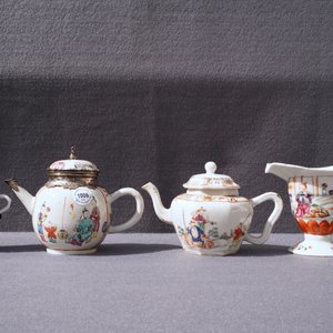 Quatre théières et verseuses en porcelaine de Chine famille rose et bleu et blanc, Kangxi/Qianlong — photo 30