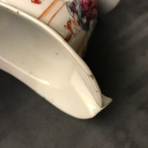 Quatre théières et verseuses en porcelaine de Chine famille rose et bleu et blanc, Kangxi/Qianlong — photo 43