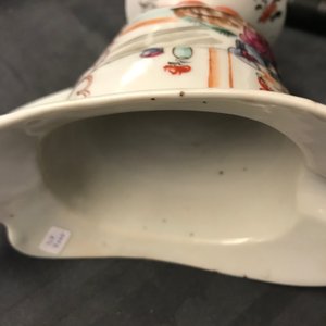 Quatre théières et verseuses en porcelaine de Chine famille rose et bleu et blanc, Kangxi/Qianlong — photo 44