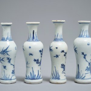 Quatre vases du Hatcher cargo en porcelaine de Chine bleu et blanc, époque Transition — photo 2