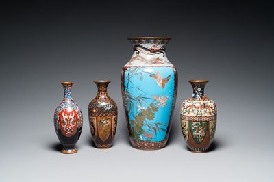 Quatre vases en émaux cloisonnés, Japon, Meiji, 19/20ème