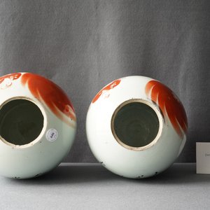 Quatre vases en porcelaine de Chine à décor en rouge de fer de lions bouddhistes, 19/20ème — photo 18