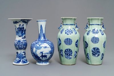 Quatre vases en porcelaine de Chine bleu, blanc et céladon, 19/20ème