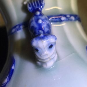 Quatre vases en porcelaine de Chine bleu, blanc et céladon, 19/20ème — photo 10