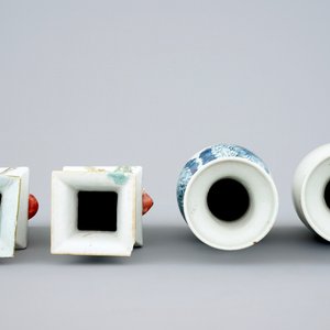 Quatre vases en porcelaine de Chine bleu et blanc et qianjiang cai, 19/20ème — photo 5