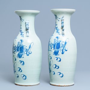 Quatre vases en porcelaine de Chine en bleu et blanc et à fond céladon, 19ème — photo 11