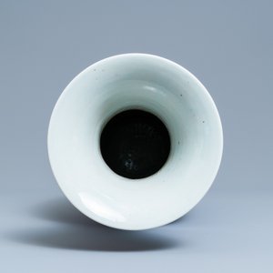 Quatre vases en porcelaine de Chine en bleu et blanc et à fond céladon, 19ème — photo 6