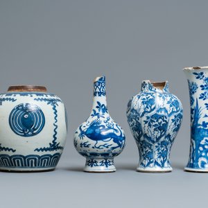 Quatre vases en porcelaine de Chine en bleu et blanc, Kangxi — photo 4