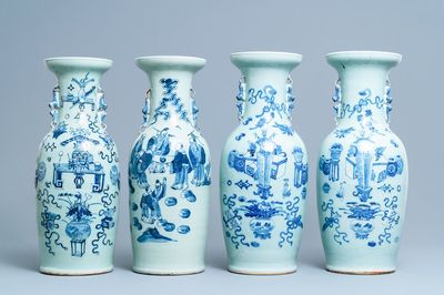 Quatre vases en porcelaine de Chine en bleu et blanc sur fond céladon, 19ème