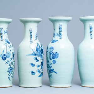 Quatre vases en porcelaine de Chine en bleu et blanc sur fond céladon, 19ème — photo 2