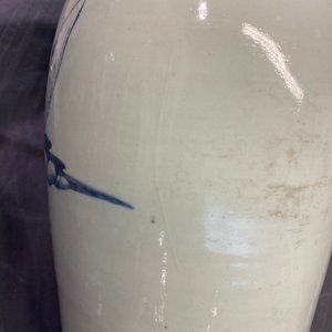 Quatre vases en porcelaine de Chine en bleu et blanc sur fond céladon, 19ème — photo 15