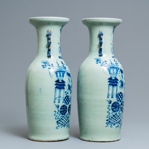 Quatre vases en porcelaine de Chine en bleu et blanc sur fond céladon, 19ème — photo 3