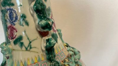 Quatre vases en porcelaine de Chine famille rose, 19/20ème — photo 7