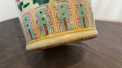 Quatre vases en porcelaine de Chine famille rose, 19/20ème — photo 9