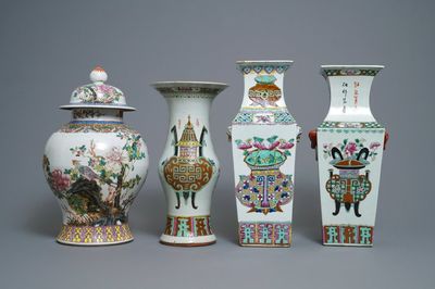 Quatre vases en porcelaine de Chine famille rose, 19ème