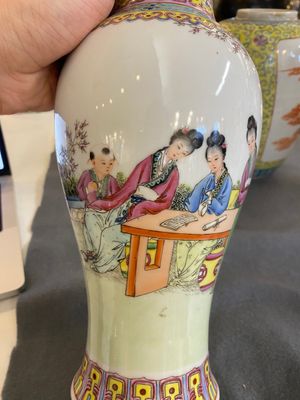 Quatre vases en porcelaine de Chine famille rose, 20ème — photo 4