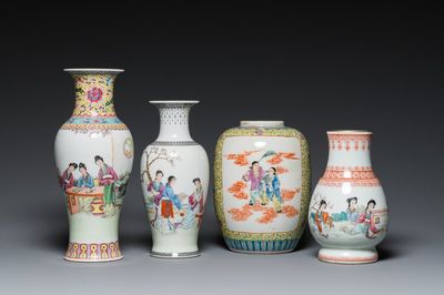 Quatre vases en porcelaine de Chine famille rose, 20ème